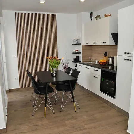 Nicole - One Bedroom With Balcony Lägenhet