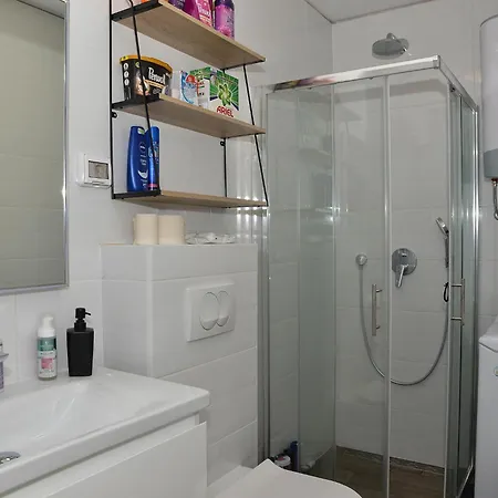 Nicole - One Bedroom With Balcony شقة *