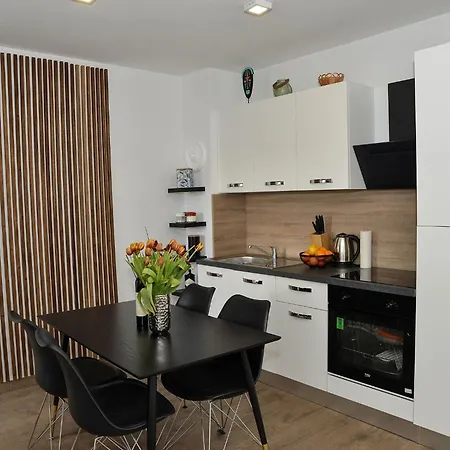 Nicole - One Bedroom With Balcony * زادار
