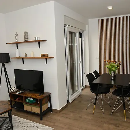 Nicole - One Bedroom With Balcony Appartamento Zara
