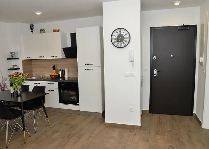 Nicole - One Bedroom With Balcony Zara