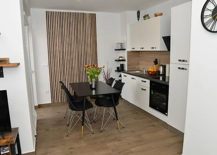 Nicole - One Bedroom With Balcony Appartamento